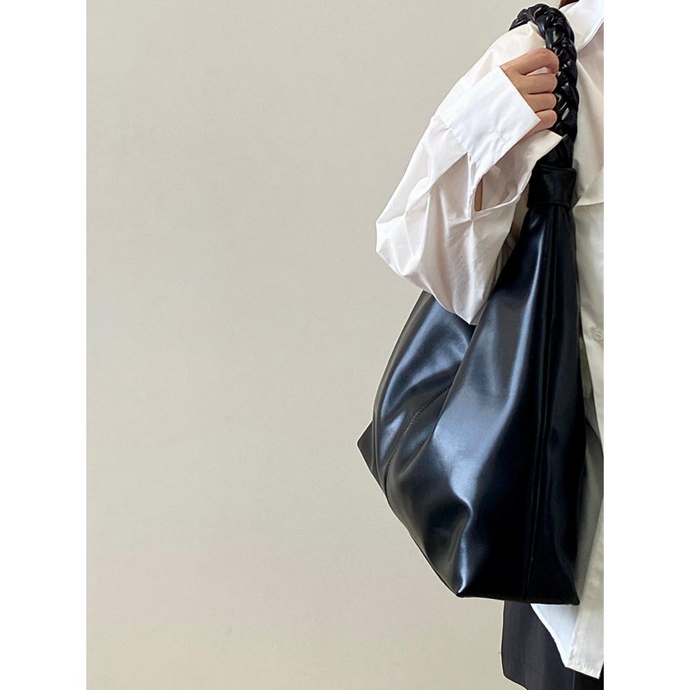 IELGY Retro Simple Commuter Tote Bag Portable One-Shoulder Underarm Female Bag