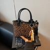 Fashionable Leopard Shoulder Bag Crossbody Handbag Matte Single Strap Handbag Versatile Design for Young Adults