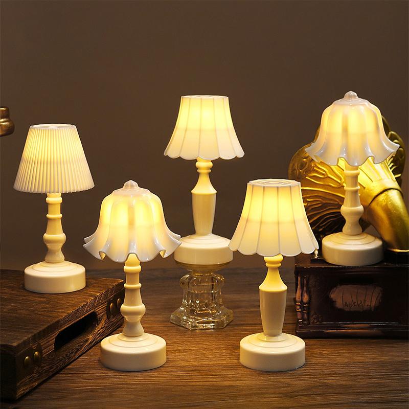 Mini LED Night Light Battery Powered Nordic Style Table Lamp Warm Atmosphere Bedside Lamp Creative Birthday Gift for Kids Bedroom Home Decor