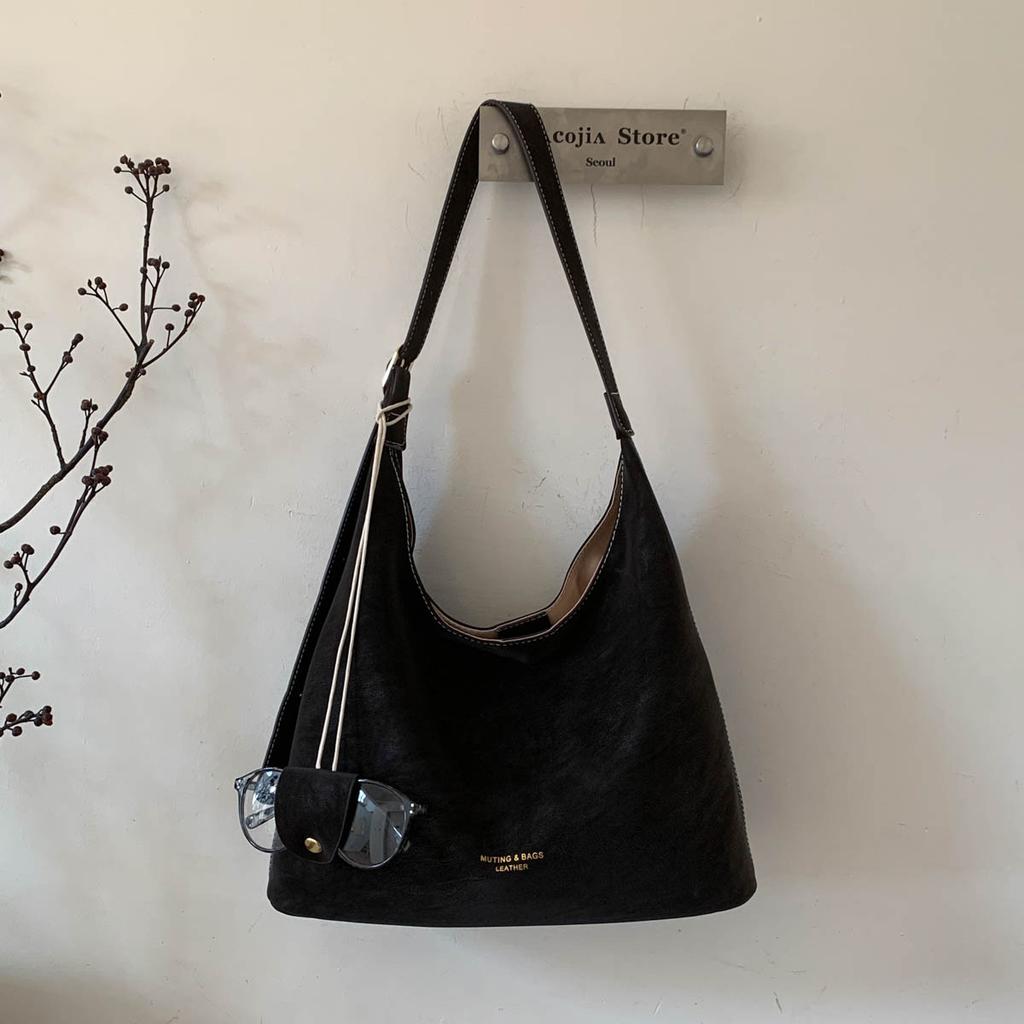 Large-capacity bag women's autumn and winter versatile 2025 new retro shoulder messenger bag simple class commuter tote bag