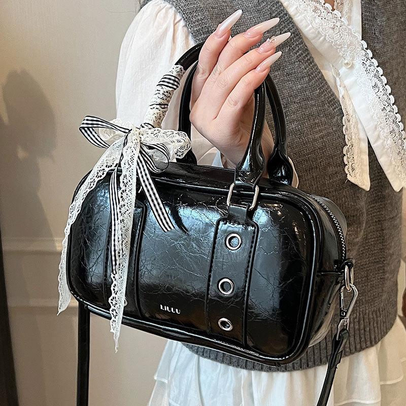 2025 New Korean Version of Foreign Style Trend Portable Boston Bag Versatile Locomotive Style Personalized Messenger Pillow Bag Female