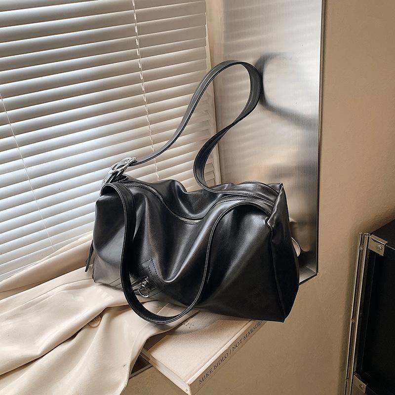 Winter large-capacity underarm bag women's bag 2025 new casual pillow bag retro simple shoulder messenger bag