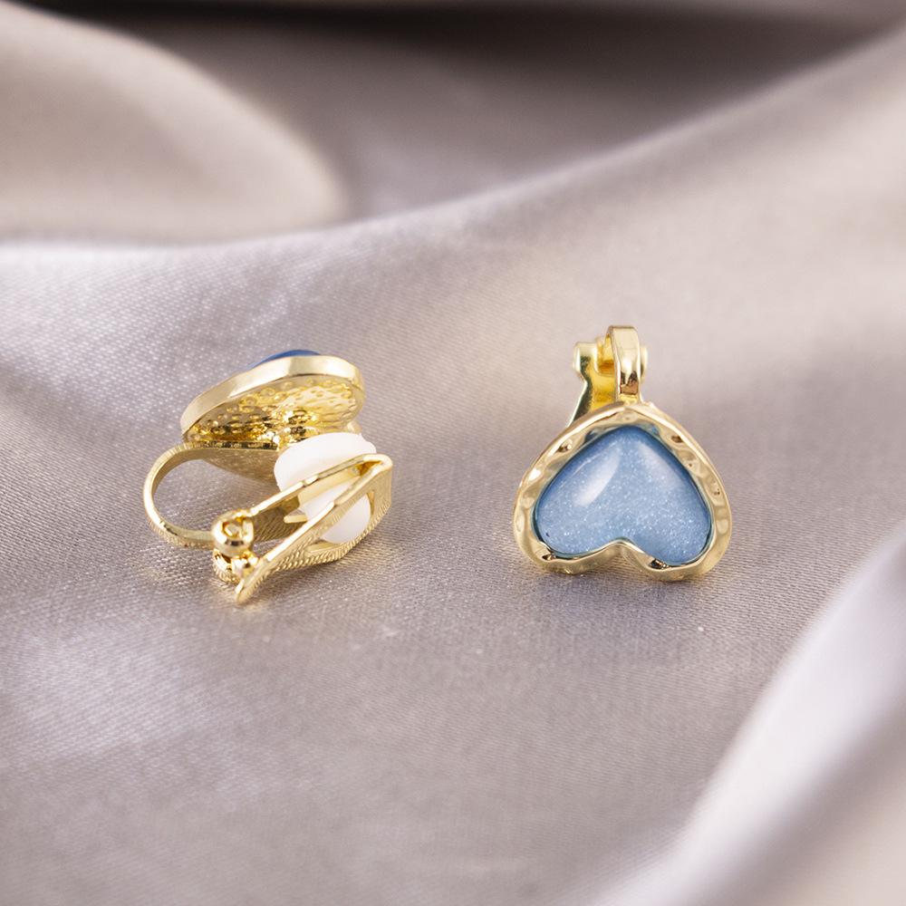 Elegant Clip-On Triangle Earrings for Non-Pierced Ears - Versatile, Light Luxury for Everyday Wear.