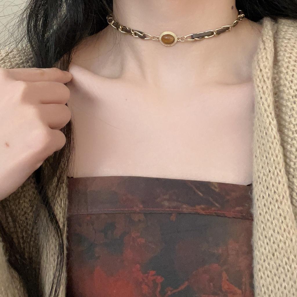 Retro temperament Maillard tiger's eye stone double-layer stacked necklace women's light luxury niche cold wind high-end sweater chain
