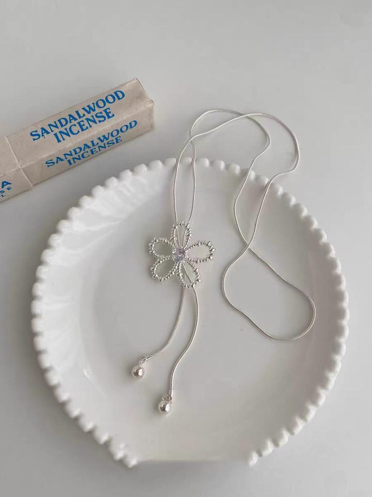 Silver Hollow Flower Pull Necklace Women's Light Luxury Niche High-end Clavicle Chain Summer Atmosphere Accessories