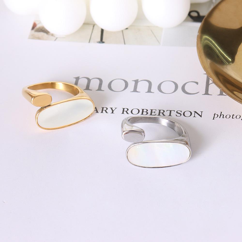 European & American Style 18K Gold-Plated Titanium Steel White Seashell Oval Women's Ring
