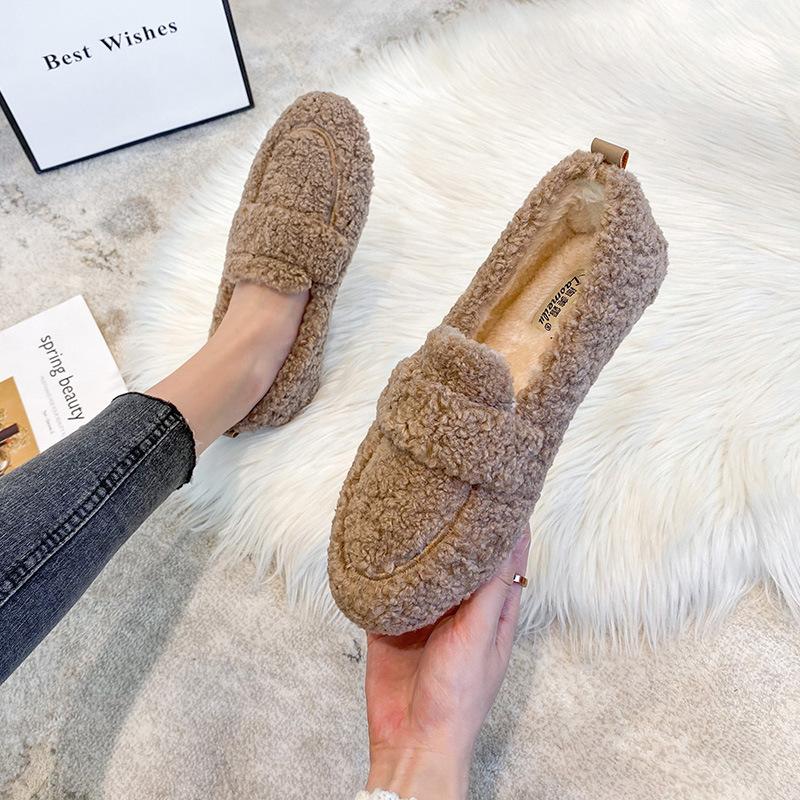 

Women s shoes autumn and winter hairy shoes women s outer wear lamb wool bean bean shoes women s velvet flat cotton shoes 33 коричневый