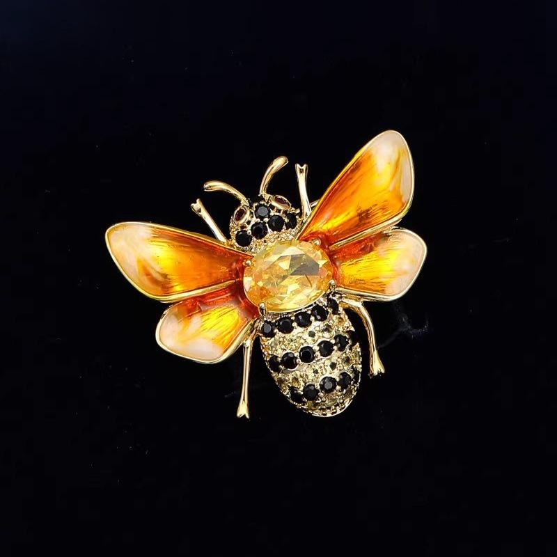 

Exquisite Bee High-end Women s Light Luxury Ins Trendy Collar Anti-exposure Buckle Brooch 2*2CM