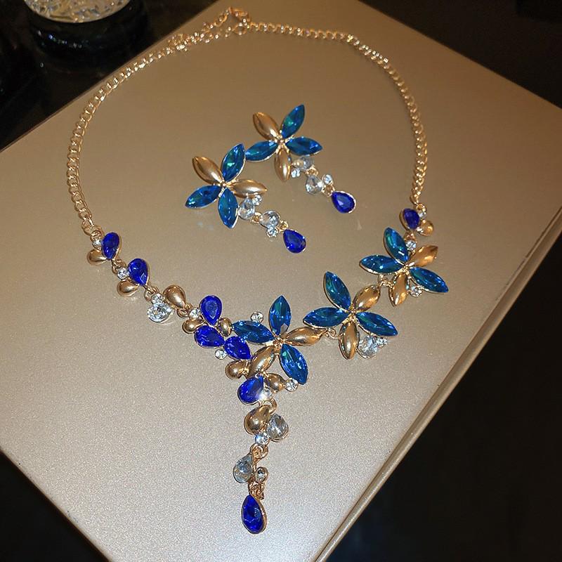 Sada čtvercových náušnic s kamínky a náhrdelníku: Elegantní, Luxusní a Všestranný Choker Šperk