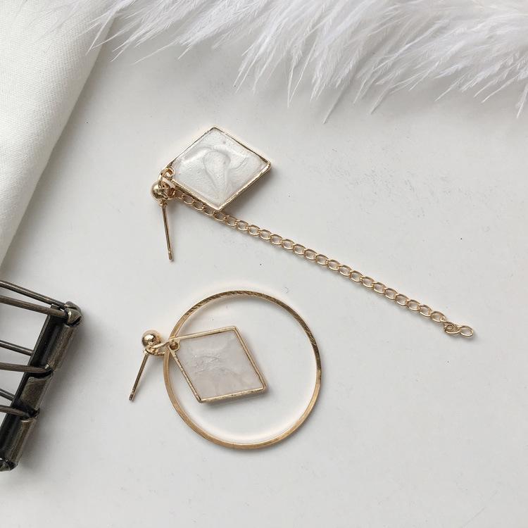 

Punk 2020 New Fashion Stud Earrings White/black Bride Cute Simple Geometric Irregular Circle Hollowed Women s Earrings белый