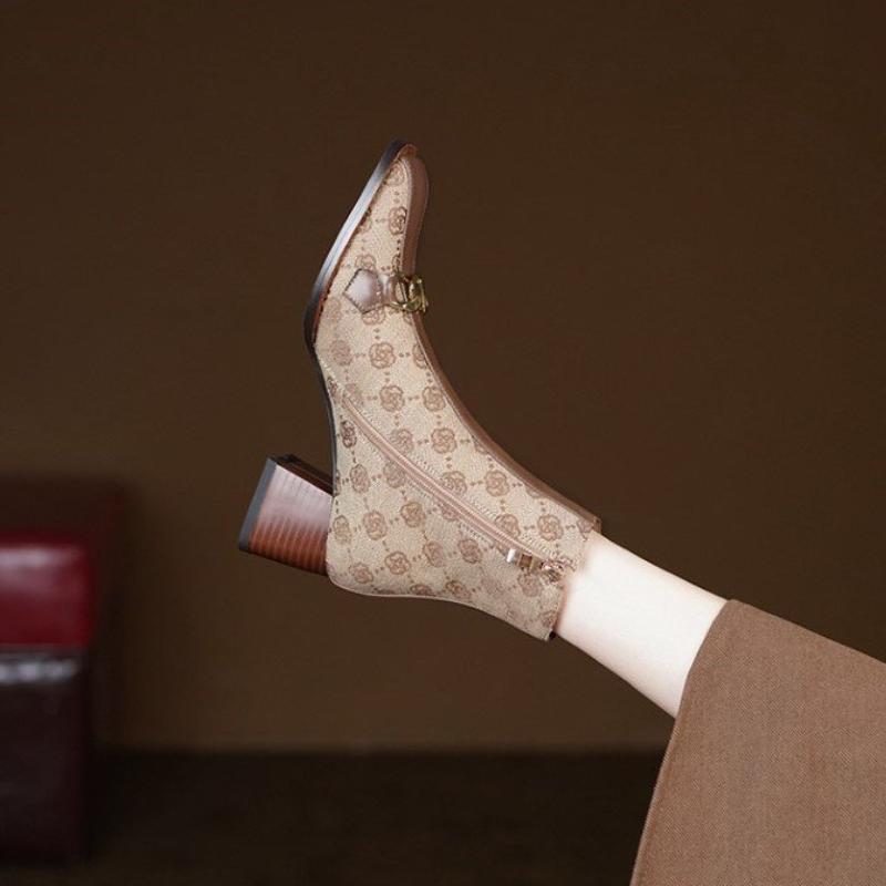 2024 Fashion Luxury Designer Women Med Heels Ankle Boots Autumn Squared Toes Metal Decoration Ins Block Heels Ladies Boots