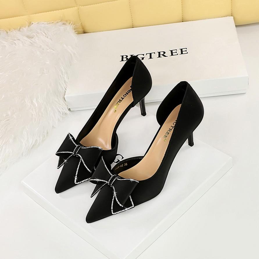 Женские туфли на высоком и тонком каблуке — фото 15