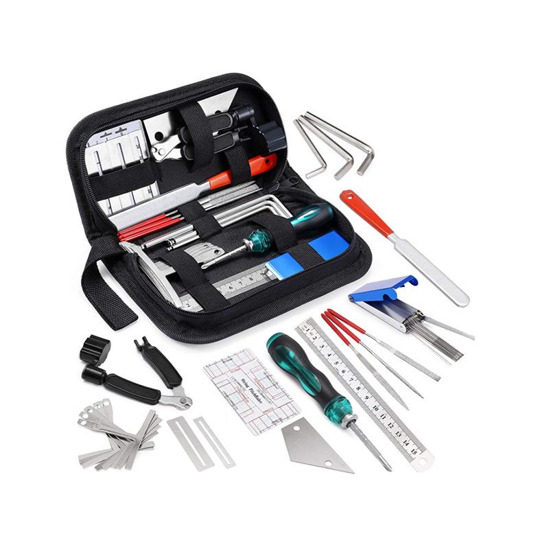 Kit de reparare chitara din 25 de piese: Include instrument de schimbare a corzilor, cheie, dosar de șlefuit, riglă de măsurare, înfășurator de șiruri, riglă de nivelare.