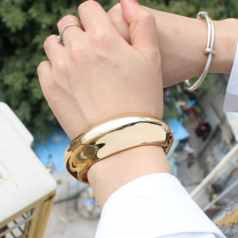 2026 New Arrival Fashion Classic Glossy Plain Ring Circle Bangle Exaggerated Funky Spring Open Metal Chunky Bracelet