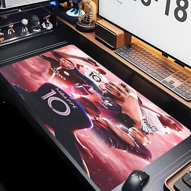 Kylian Mbappé Thema Premium Rutschfestes Mauspade mit Genähten Kanten, Strapazierfähiges Gummi-Material, für Schreibtisch & Gaming Tolle Geschenke