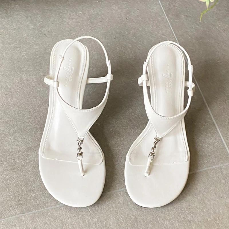 Fashion Comfort Clip Toe Design Brand Flip Flops Women Fashion Metal Chain Decoration Ankle Strap Slide Sandals Elegant Zapatos De Mujer