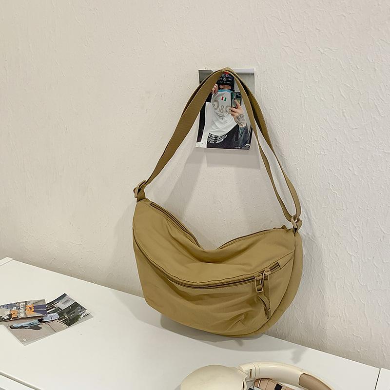 

Спортивная и повседневная сумка-пельмень для коротких поездок, новая коллекция 2025 года, корейская модная нейлоновая сумка-мессенджер, женская сумка через плечо хаки