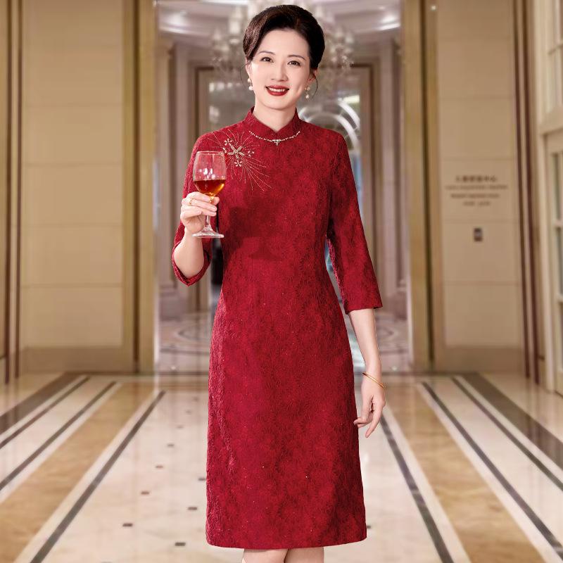 2025 Spring Red Lace Qipao: Young Plus Size Three-Quarter Sleeve A-Line Dress for Mothers at Wedding Banquets