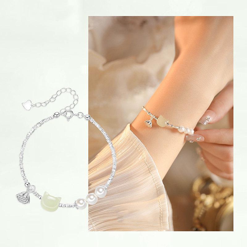 Hetian Jade Lotus Bracelet for Women - Elegant 2026 Trendy Cat Design, Ideal Gift for a Fashionable Girlfriend.