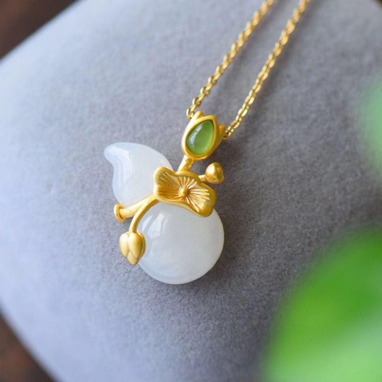Elegant White Jade Gourd Lotus Pendant Necklace: Versatile Chinese-Style Women s Collarbone Chain
