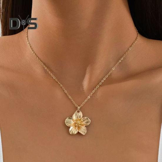 Collier de Fleurs pour Femmes Collier Pendentif Fleur en Métal Bijoux Hypoallergéniques pour Mariages Anniversaires