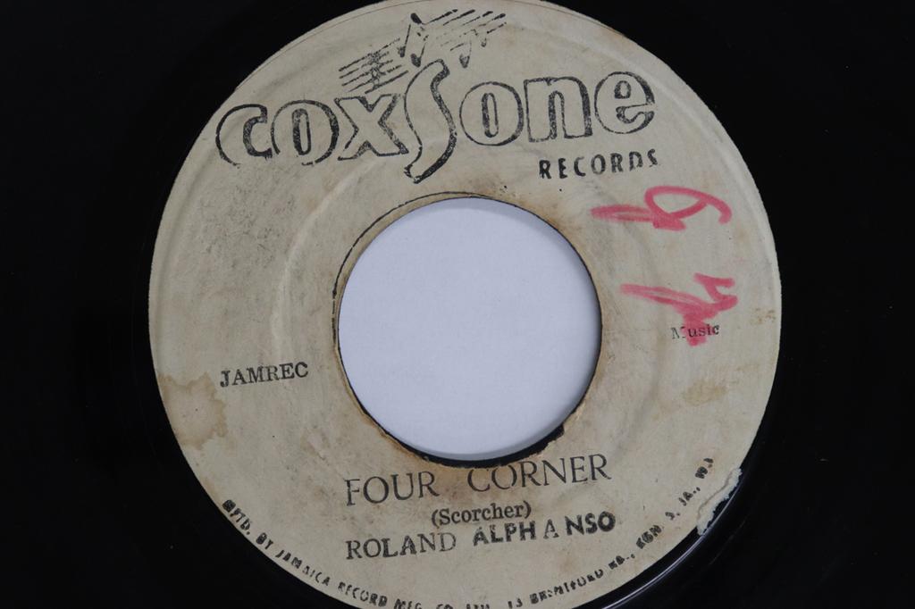 7inch Record ROLAND ALPHANSO / LASSEL & DIMPLES - Four Corners / Love Or Be Loved NONE COXSONE RECORDS Jamaica Reggae, Ska & Dub Used