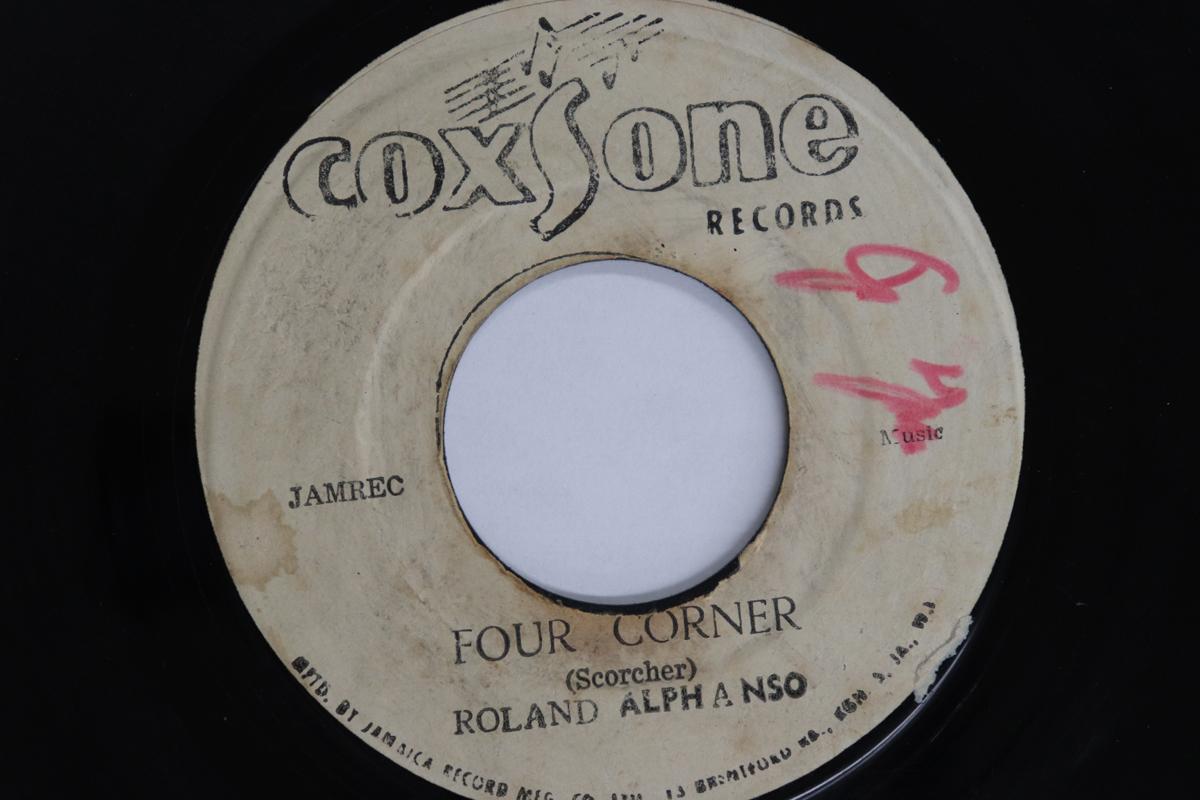 

7inch Record ROLAND ALPHANSO / LASSEL & DIMPLES - Four Corners / Love Or Be Loved NONE COXSONE RECORDS Jamaica Reggae, Ska & Dub Used