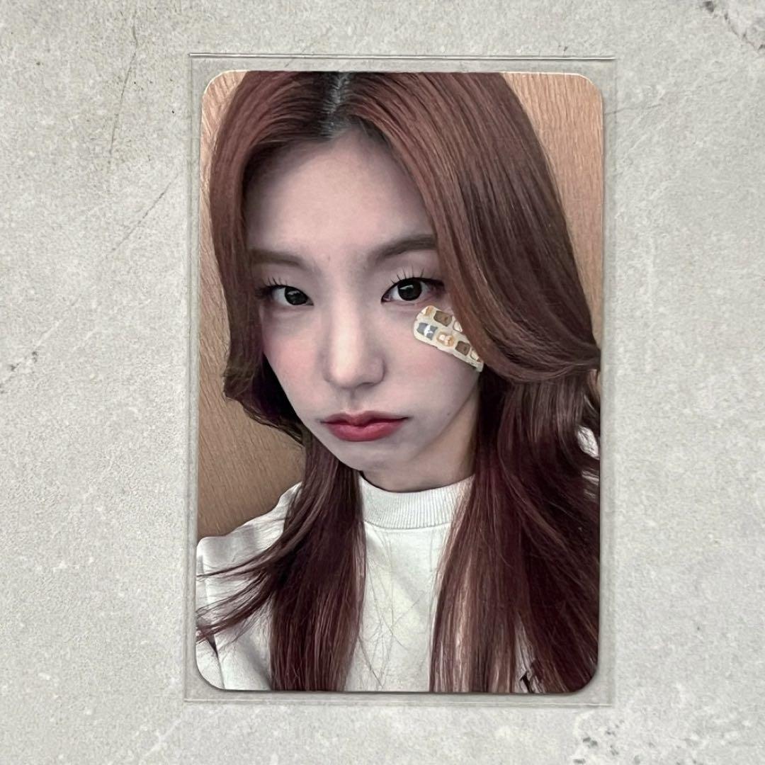 

[USED] ITZY CAKE Soundwave Limited Edition Trading Card 23