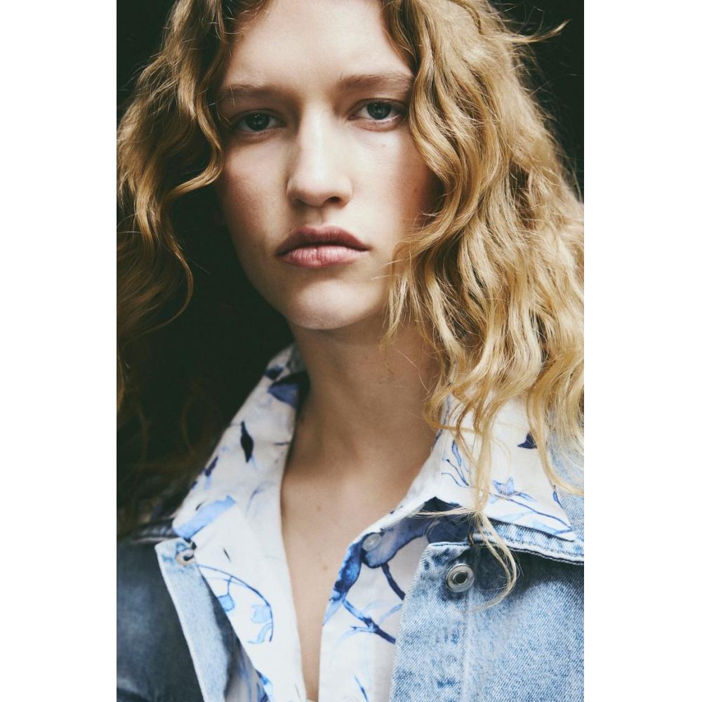 

HM Льняная рубашка бело-синяя с цветочным принтом