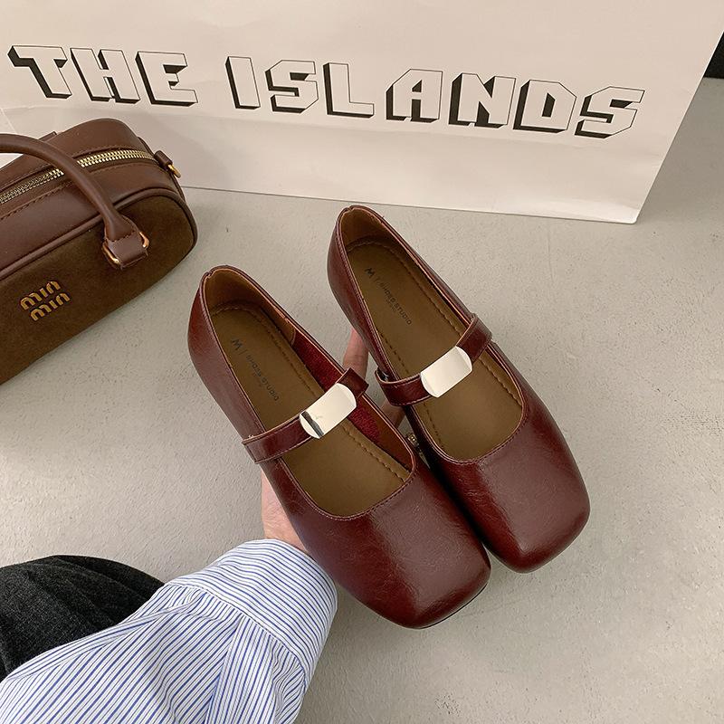 

Square head Mary Jane shoes women s summer 2025 new shallow mouth gentle evening breeze with skirt and small leather shoes 40 темно-коричневого