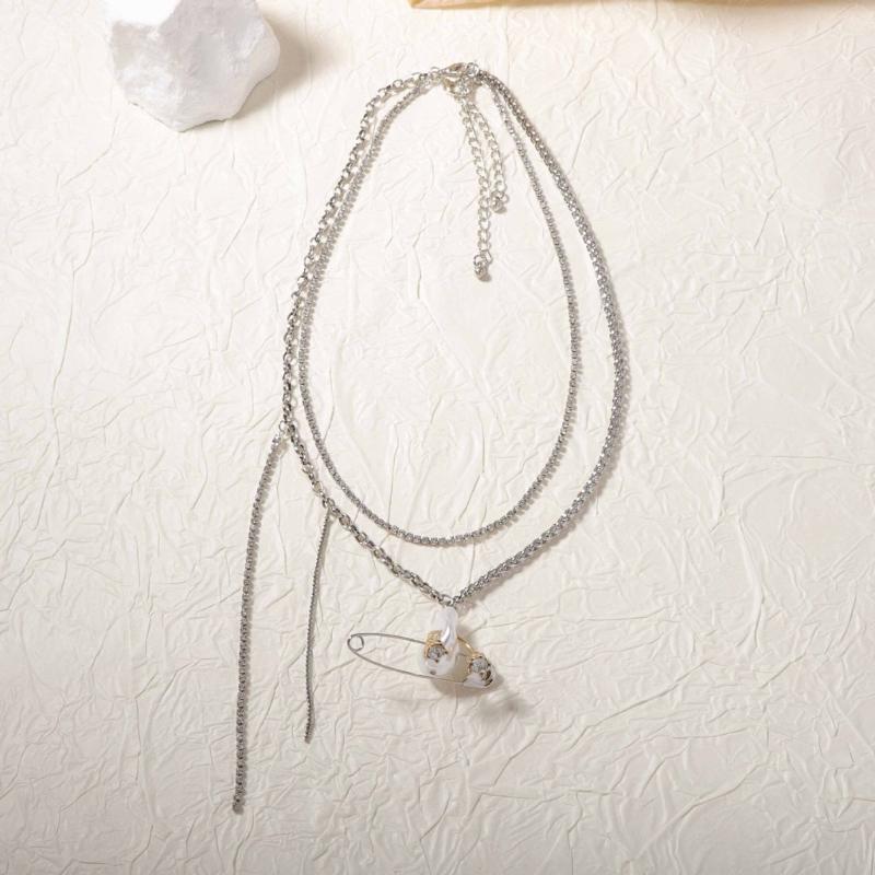 Vintage Asymetryczny Metalowy Naszyjnik Łańcuszkowy z Imitowanymi Perłami Wisiorek-Przypinka Łańcuszek na Szyję dla Kobiet Biżuteria Modowa