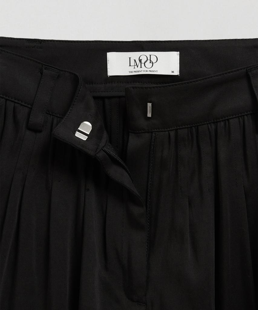 LMOOD WOMEN Dion Lyocell Shirred Shorts Black