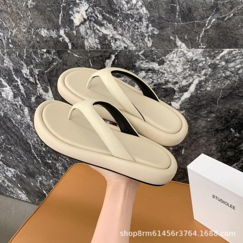 

Flip-flops women s new thick-soled slippers women s summer wear flat-bottomed soft-soled feet fashionable holiday beach sandals 35 абрикосовый