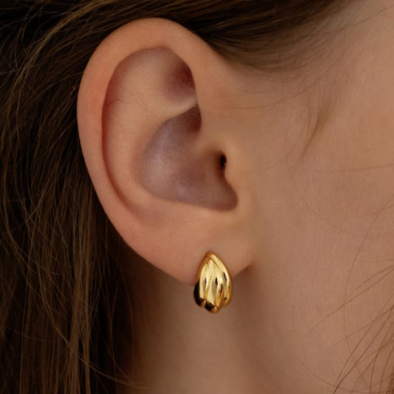 Tatiana Bold Curve Shell Earrings EC3250