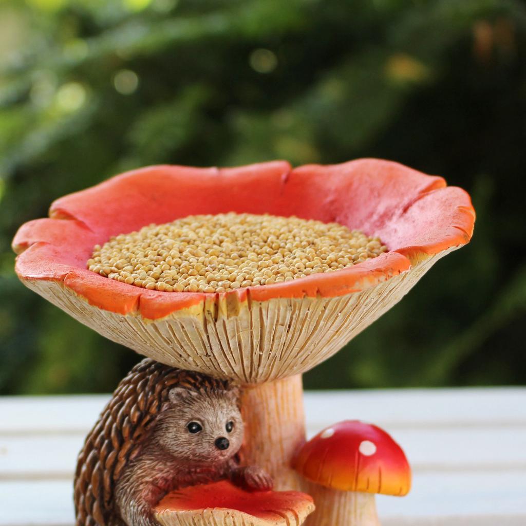 Hedgehog mushroom bird feeder, resin, realistic mushroom hedgehog feeding trough, outdoor, garden courtyard, lawn decoration