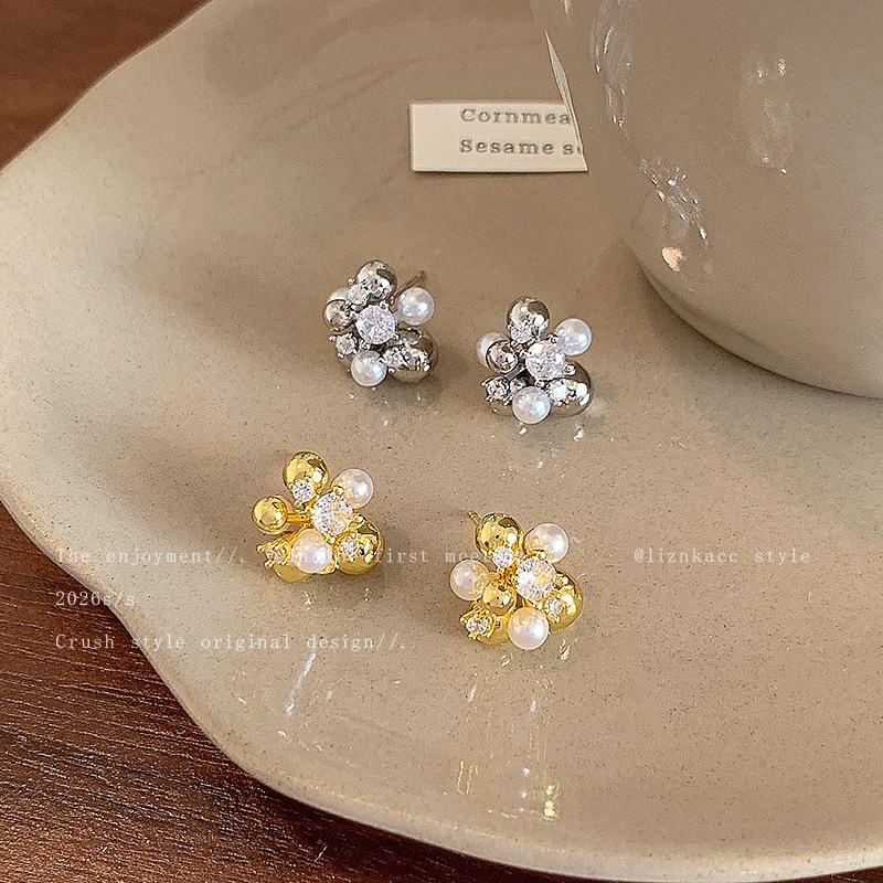 High-end French super flash micro-inlaid zircon fireworks pearl stud earrings for women, elegant and unique, sweet and versatile light luxury earrings