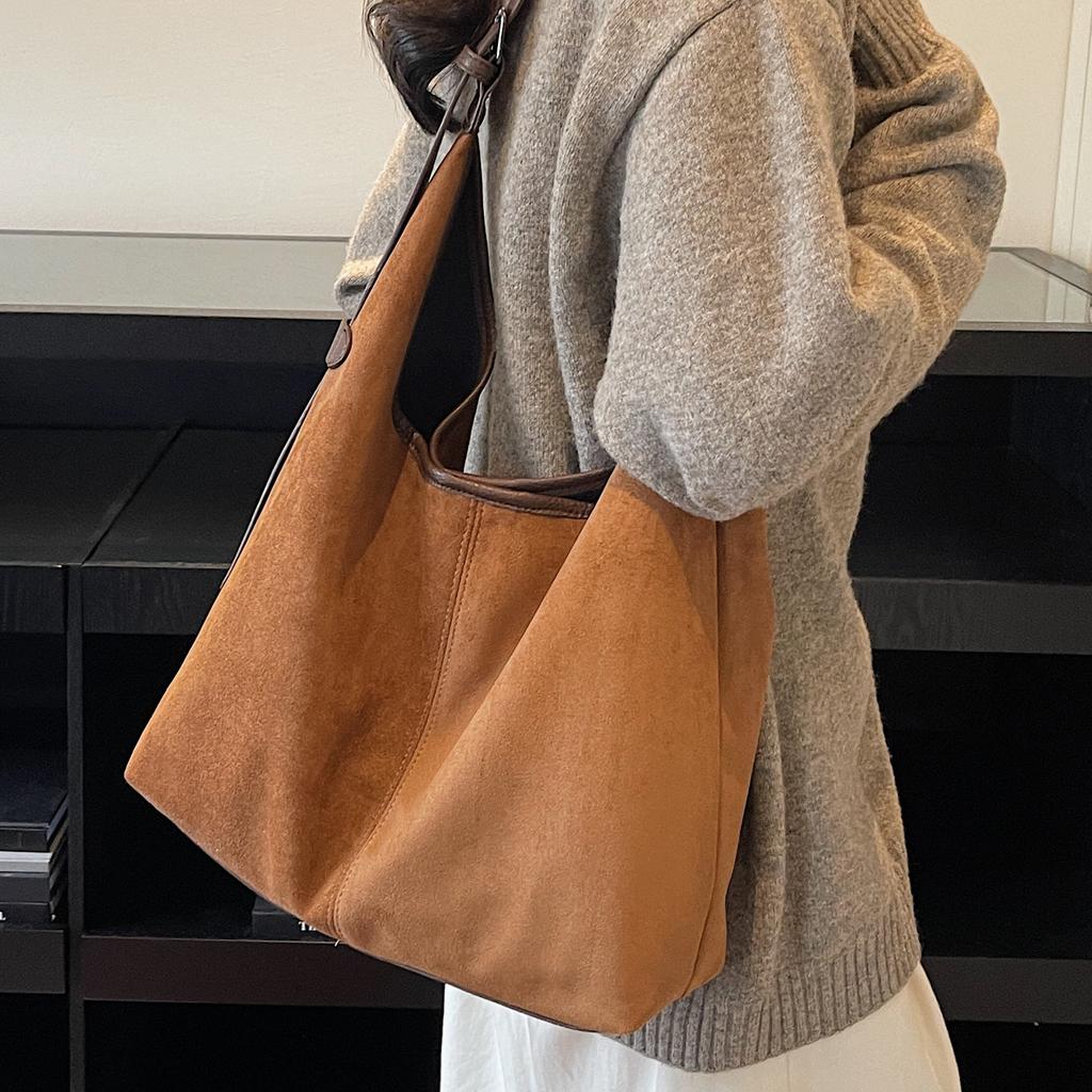 Large Capacity Simple Commuter Tote Bag Women's 2025 Autumn New High-end Casual Trend Shoulder Armpit Bag
