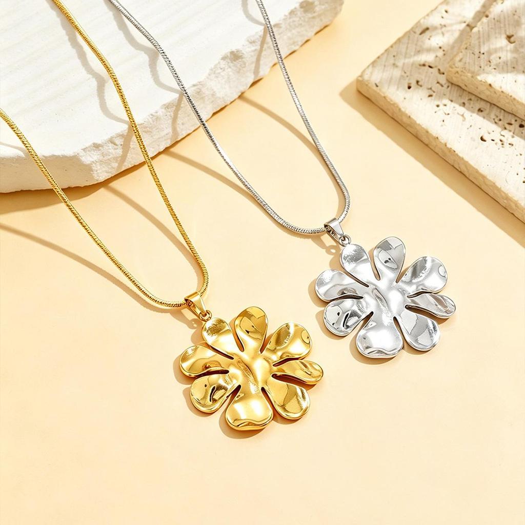 18K Gold Stainless Steel Floral Pendant Necklace for Women