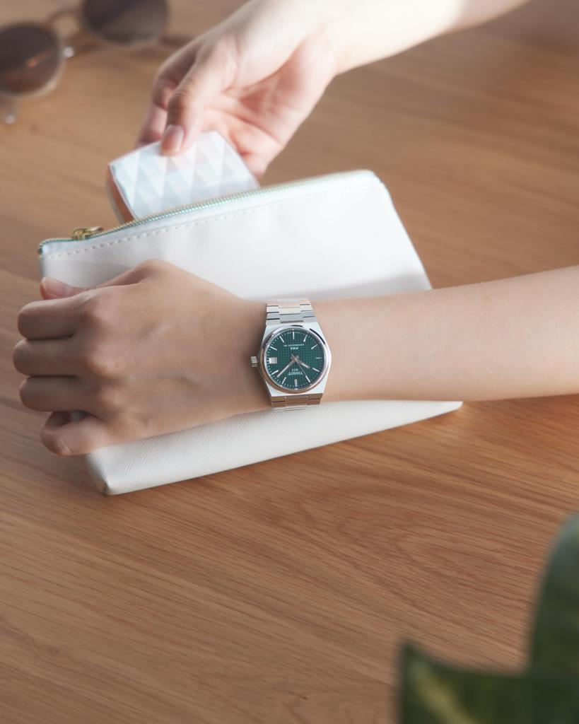 TISSOT PRX 35mm Powermatic 80 Watch with Green Dial and Bracelet, Unisex, T1372071109100 [Official Import]