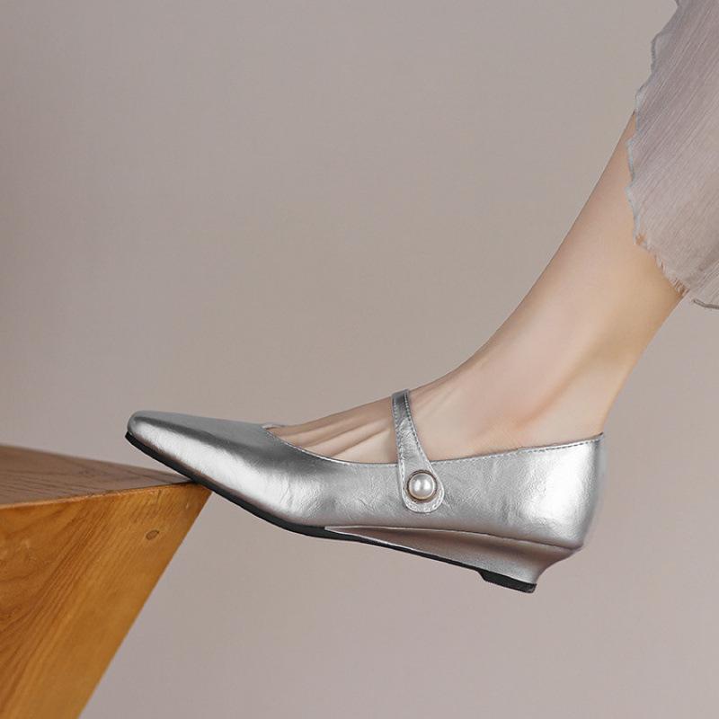 

New women s fashion single shoes pointed solid color comfortable soft sole low top light mouth low heel four seasons wear foot wedge heel shoes 39 серебряный