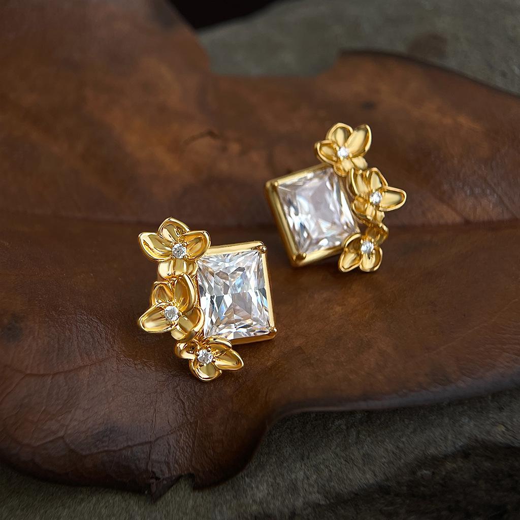 Blinking Original 18K Gold Geometric Zircon Flower Stud Earrings – Elegant Floral Cluster Design for Women.