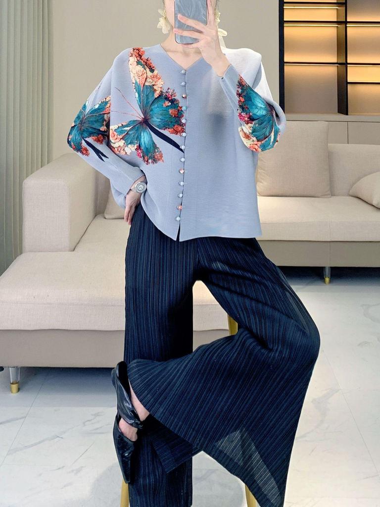 2025 Spring Butterfly Print Ruched Nine-Sleeve Cardigan: Chinese Style Buttoned Top for Moms