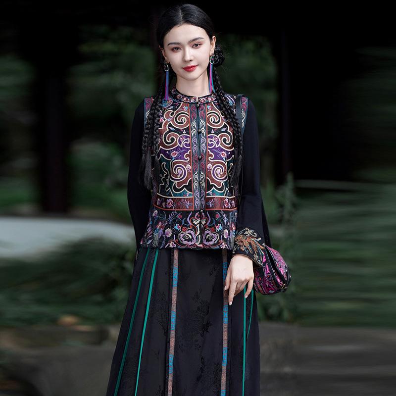 

Women s Autumn Ethnic Embroidered Chinese-Style Sleeveless Jacket with Stand Collar M
