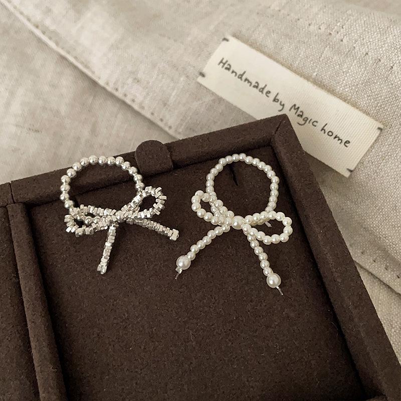 Exquisite Silver Pearl Bow Elastic Ring for Women – Versatile and Stylish Design