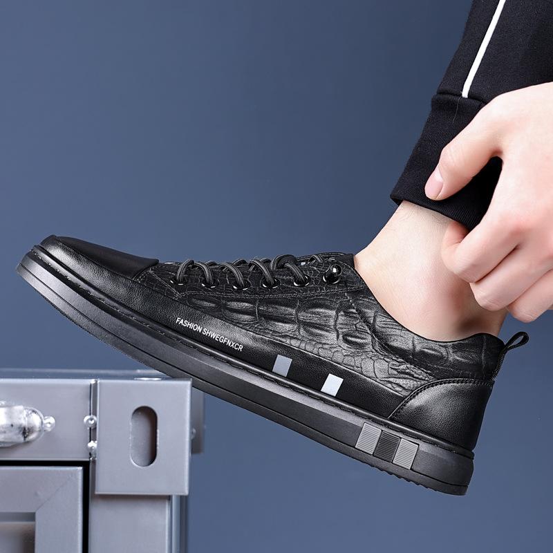 2025 summer breathable little white shoes white flat shoes soft-soled casual leather shoes trendy men's shoes 2025