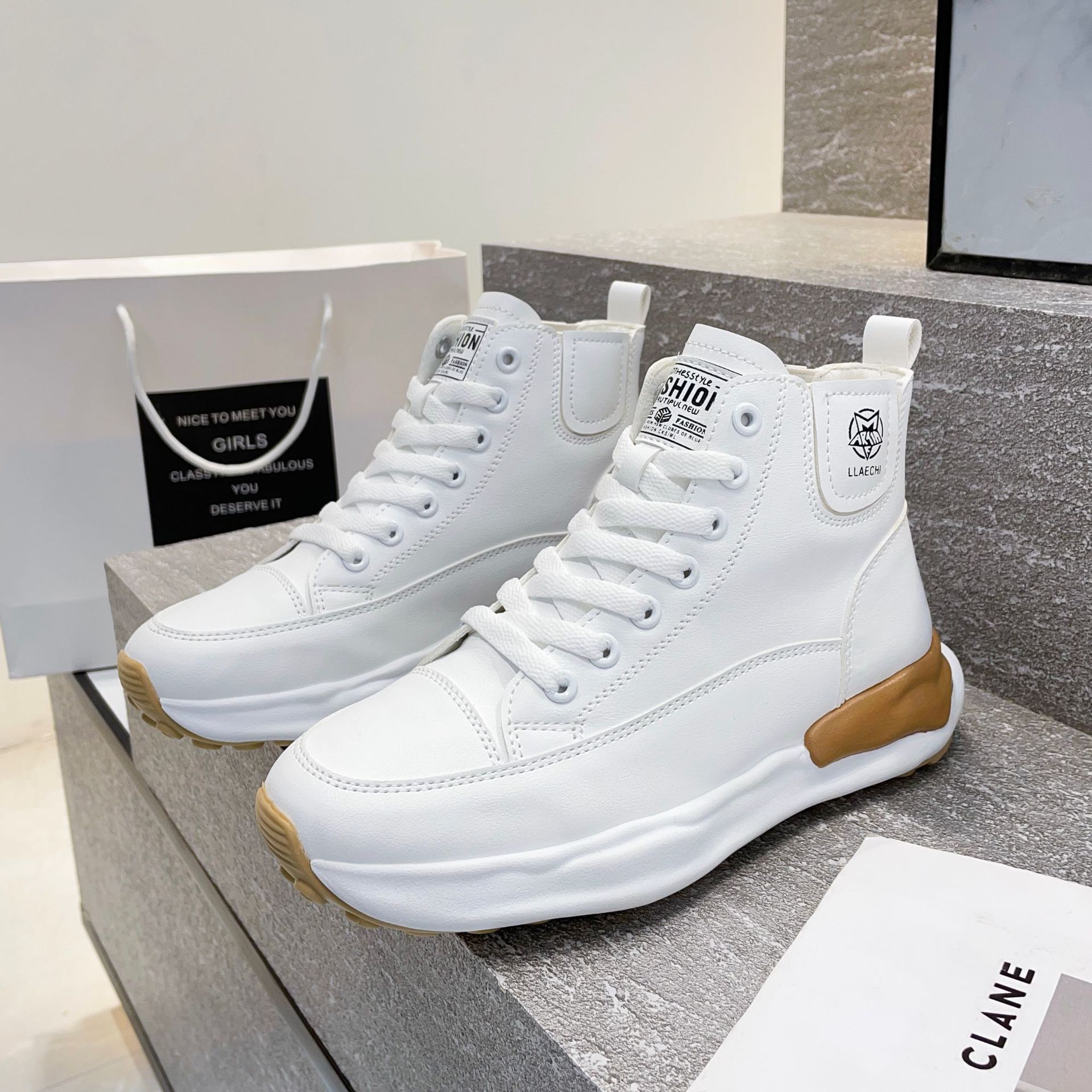 

Высокие растворяющиеся туфли 2025 года, новые осенние кожаные повседневные женские туфли, водонепроницаемые, на толстой подошве, увеличивающие высоту, белые туфли в гонконгском стиле 35