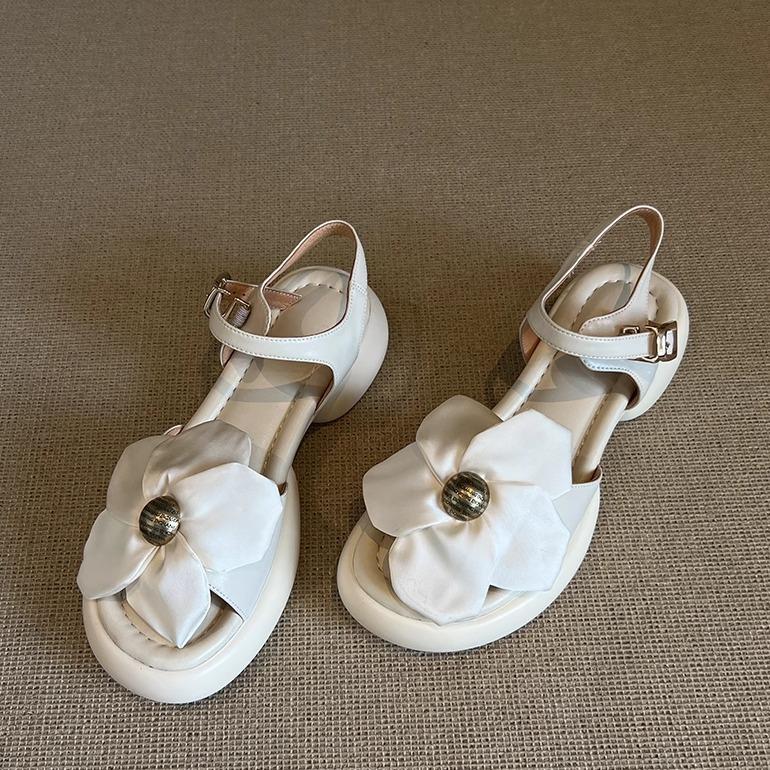 

Sheepskin version! Summer with skirt, sandals, metal flowers, black round toe, one-word buckle strap, thick heel Roman shoes 40