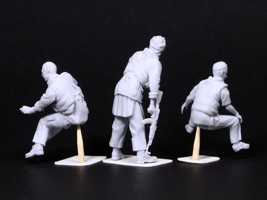 Valkyrie Miniature 1/35 Scale Resin Kit: Modern Middle Eastern Militia In an Armored Truck (3 Figures) VM35009