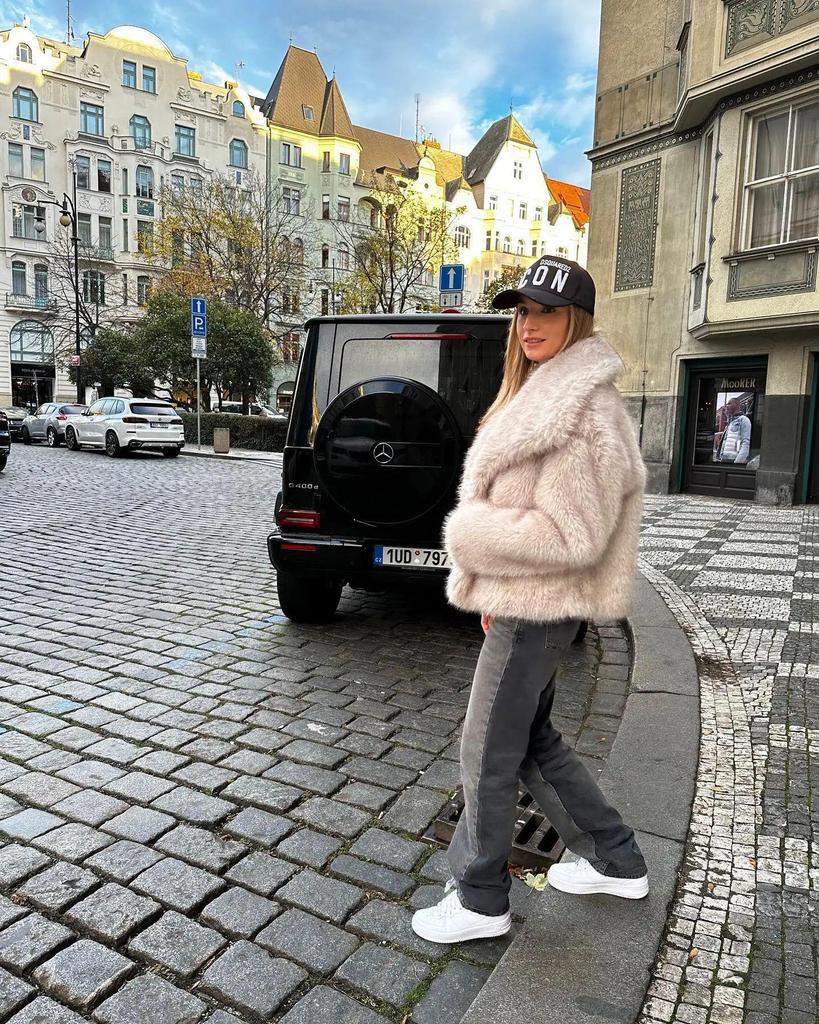 Stylish European & American Faux Fur Coat with Large Lapel, Short Length, Fluffy Plush Material for Women's Fashion.