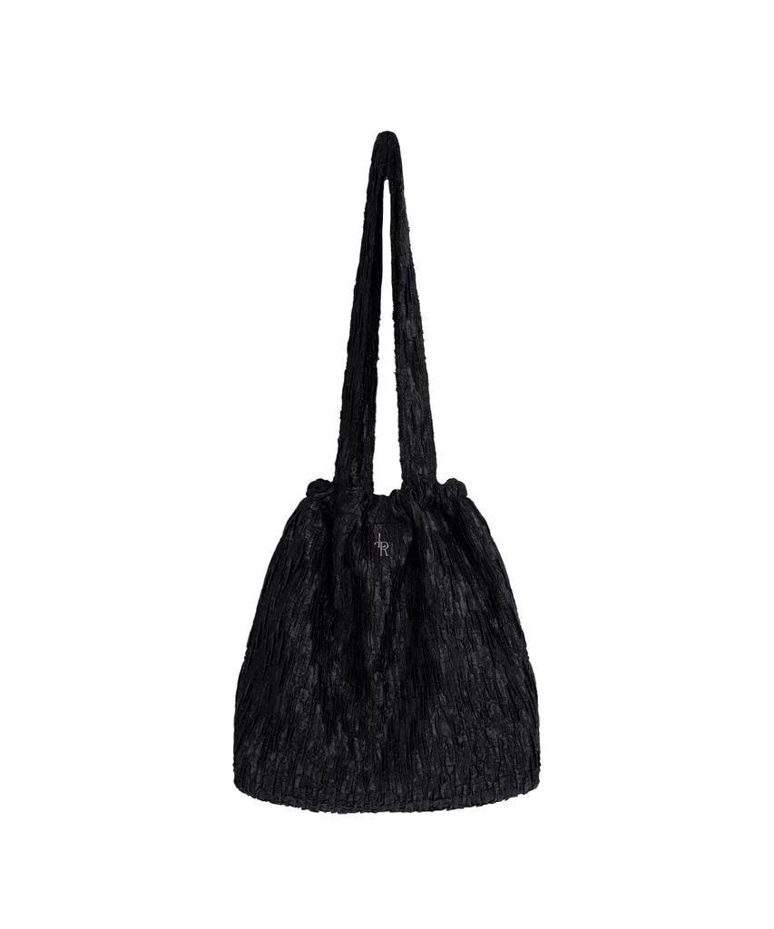 Leathery Shimmered Pleated Shoulder Bag [Black]